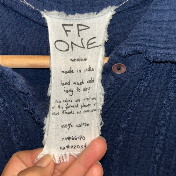 FREE PEOPLE ONE "DREW" TUXEDO SHIRT LONG SLEEVE 100% COTTON SIZE MEDIUM - Picture 4 of 6